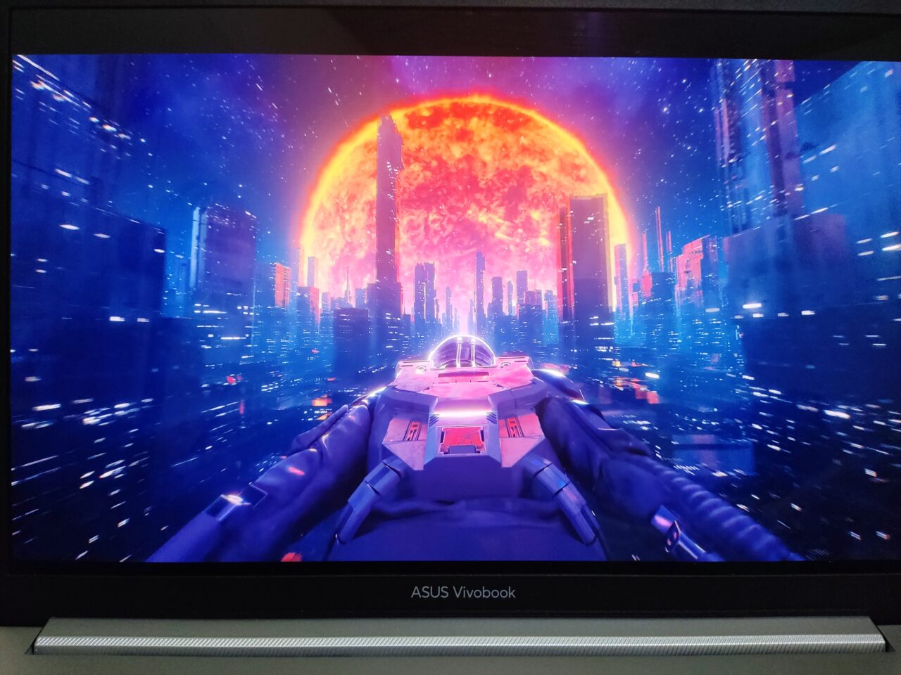 Layar OLED 4K - ASUS Vivobook 16X OLED