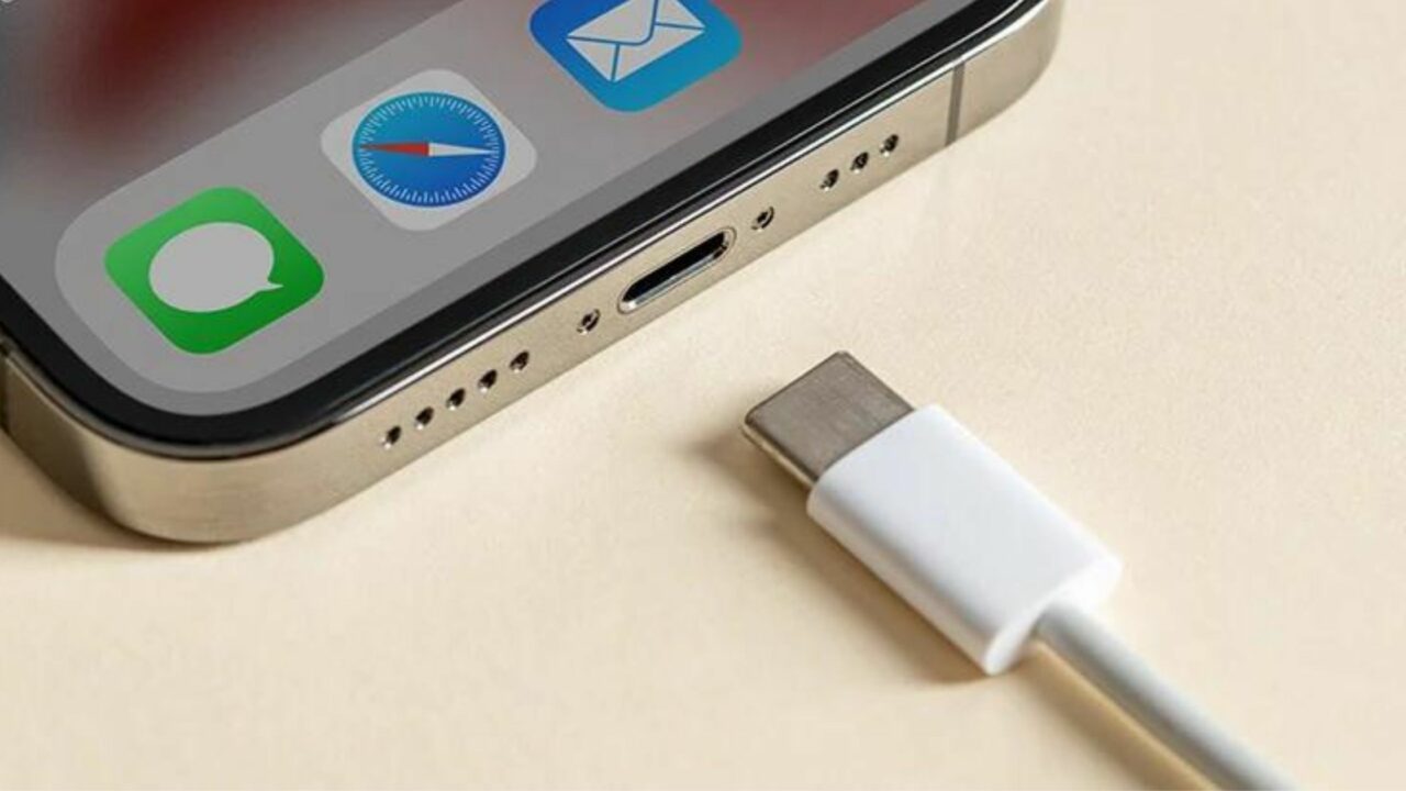 Port USB-C iPhone 15